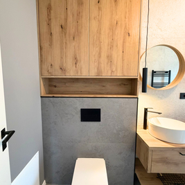 Mobilier pentru baie realizat la comandă de NORVINIA din MDF temoformat