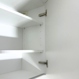 Mobilier de bucătărie NORVINIA, cu fronturi din MDF termoformat, blat din cuarț compozit și mânere tip profil GOLA