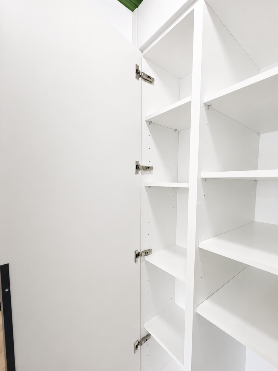 Mobilier pentru hol realizat la comandă de NORVINIA