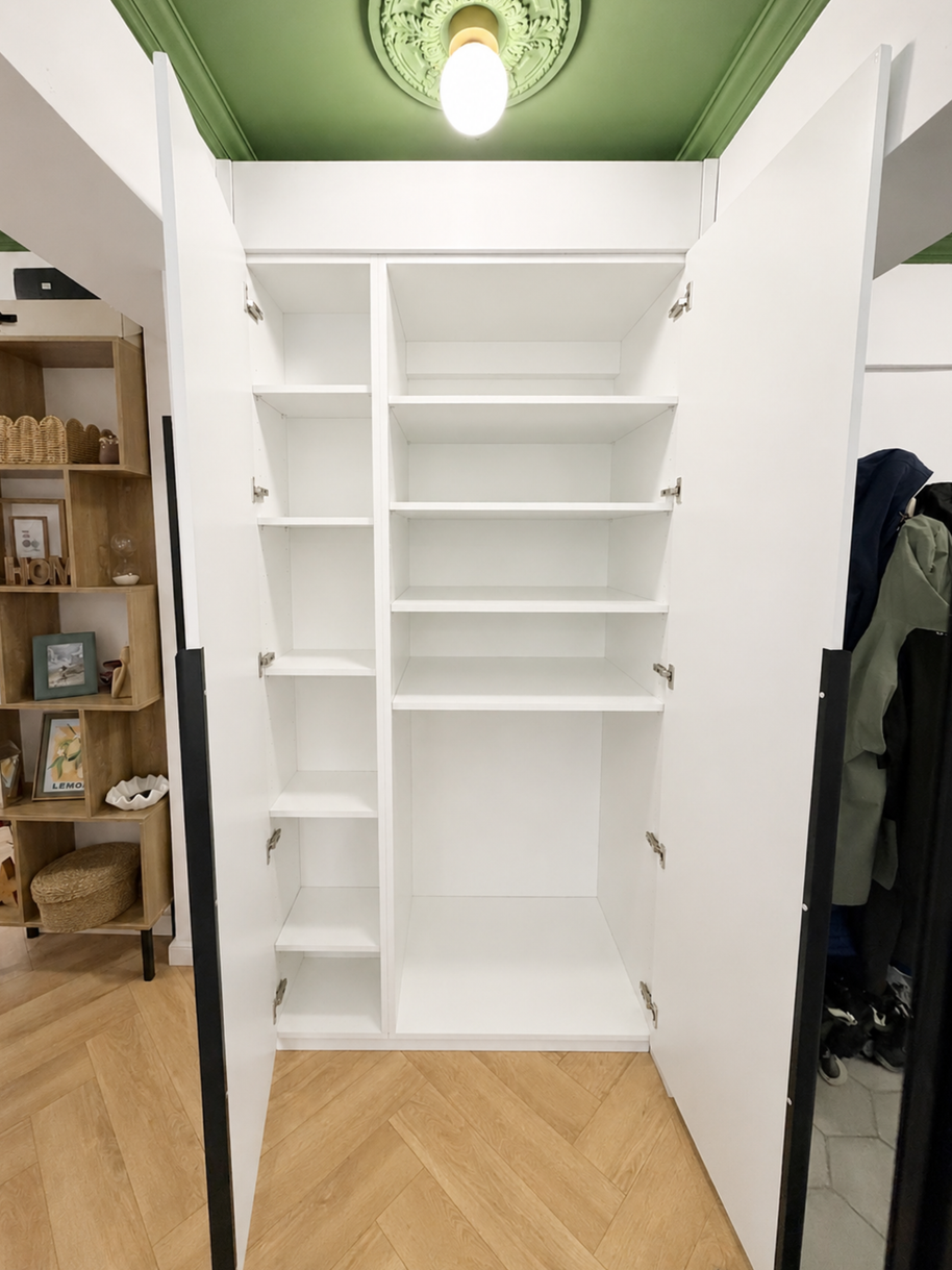 Mobilier pentru hol realizat la comandă de NORVINIA