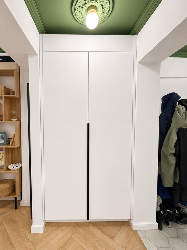 Mobilier pentru hol realizat la comandă de NORVINIA