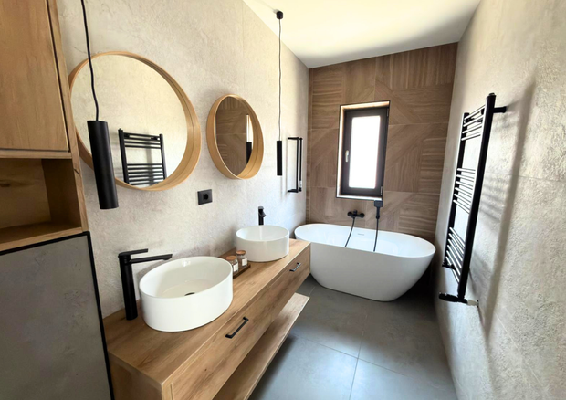 Mobilier pentru baie realizat la comandă de NORVINIA din MDF temoformat