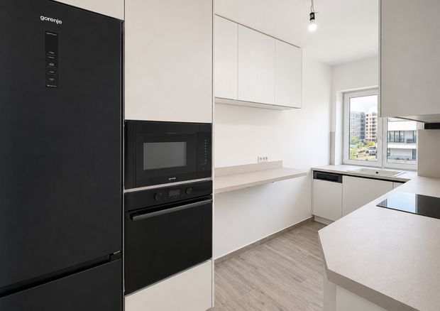 Mobilier de bucătărie NORVINIA, cu fronturi din MDF termoformat, blat termorezistent EGGER și mânere tip profil GOLA, finisaj negru mat