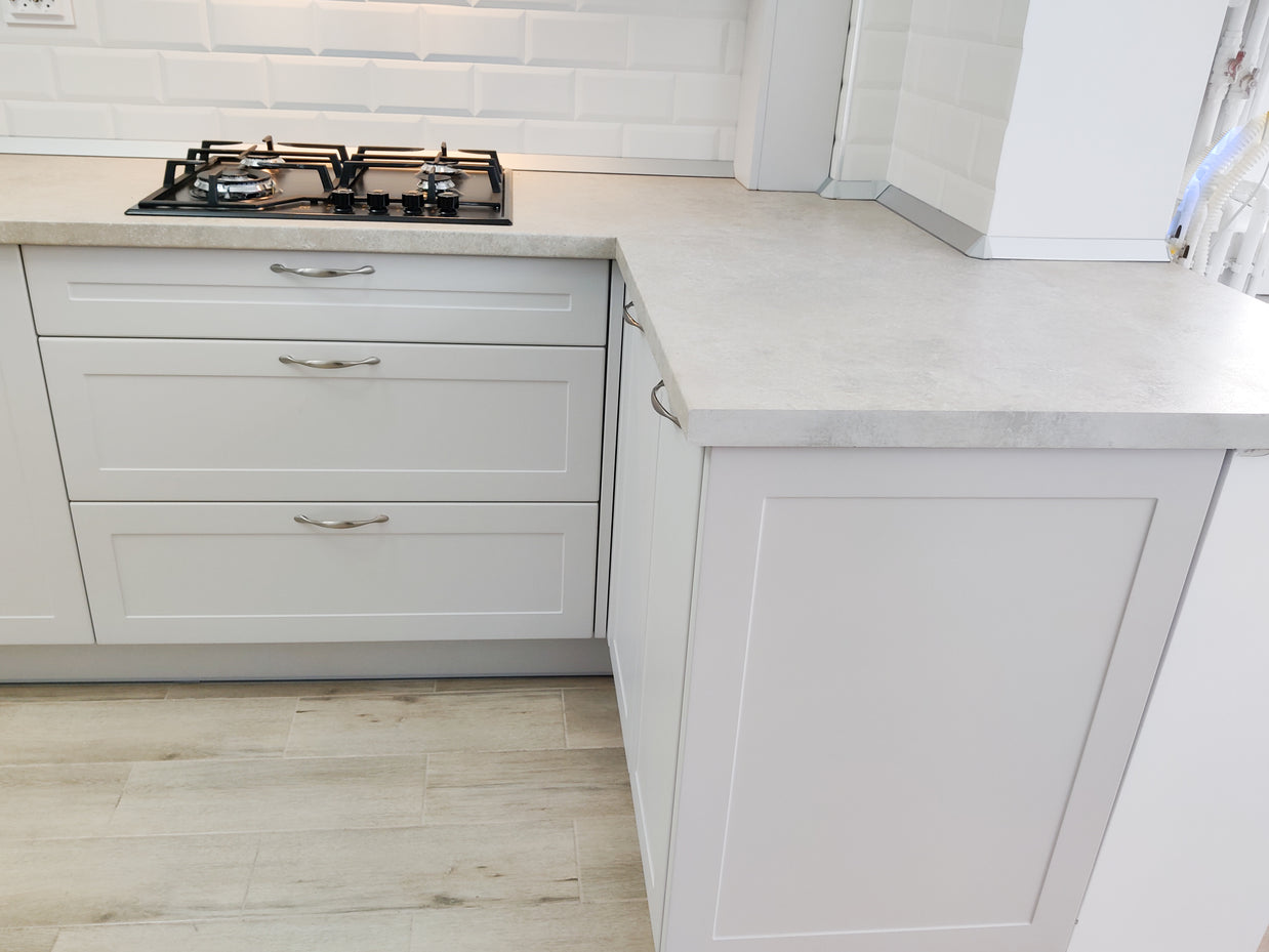 Mobilă de bucătărie NORVINIA cu blat termorezistent și fronturi din MDF termoformat