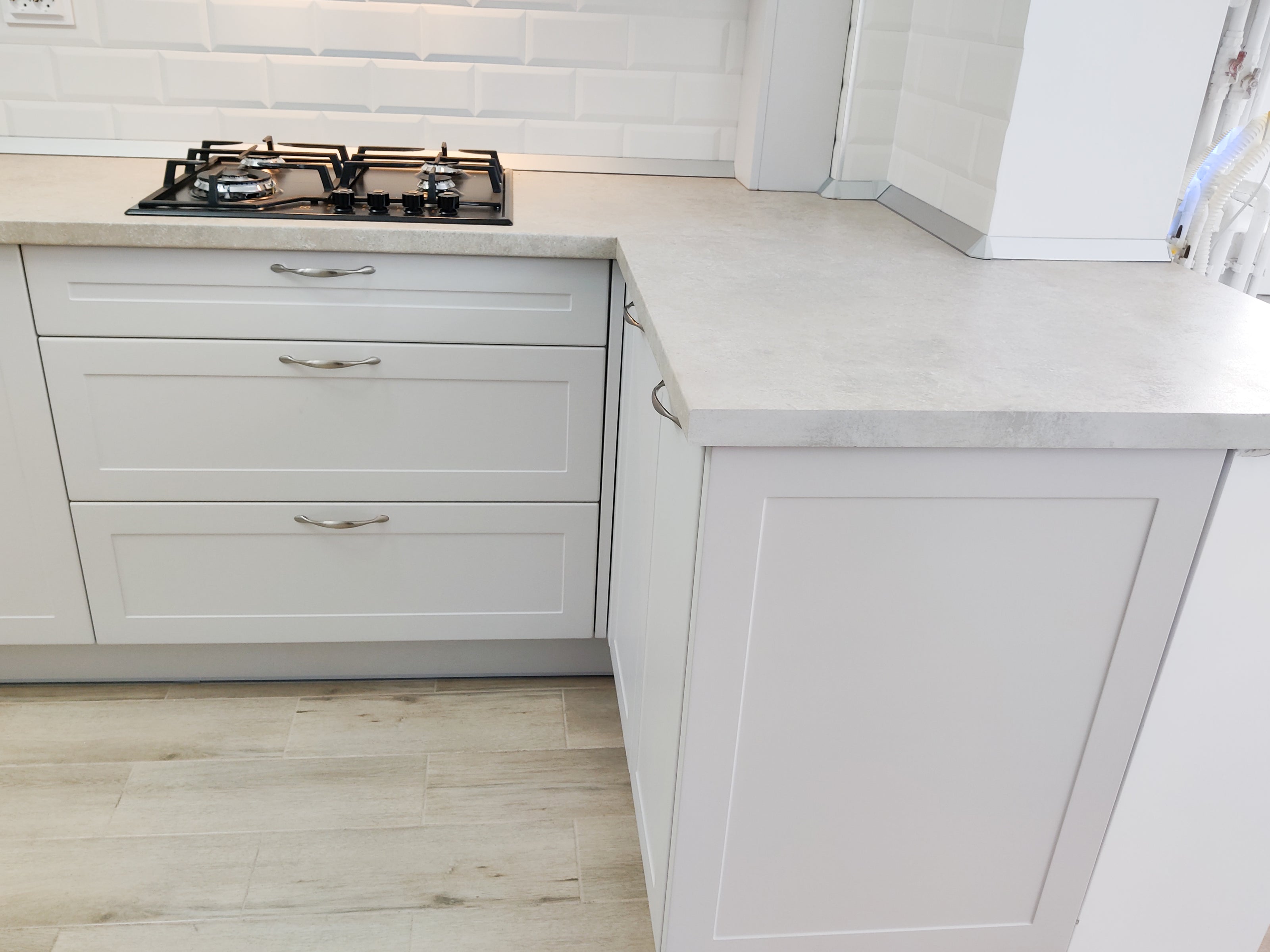 Mobilă de bucătărie NORVINIA cu blat termorezistent și fronturi din MDF termoformat