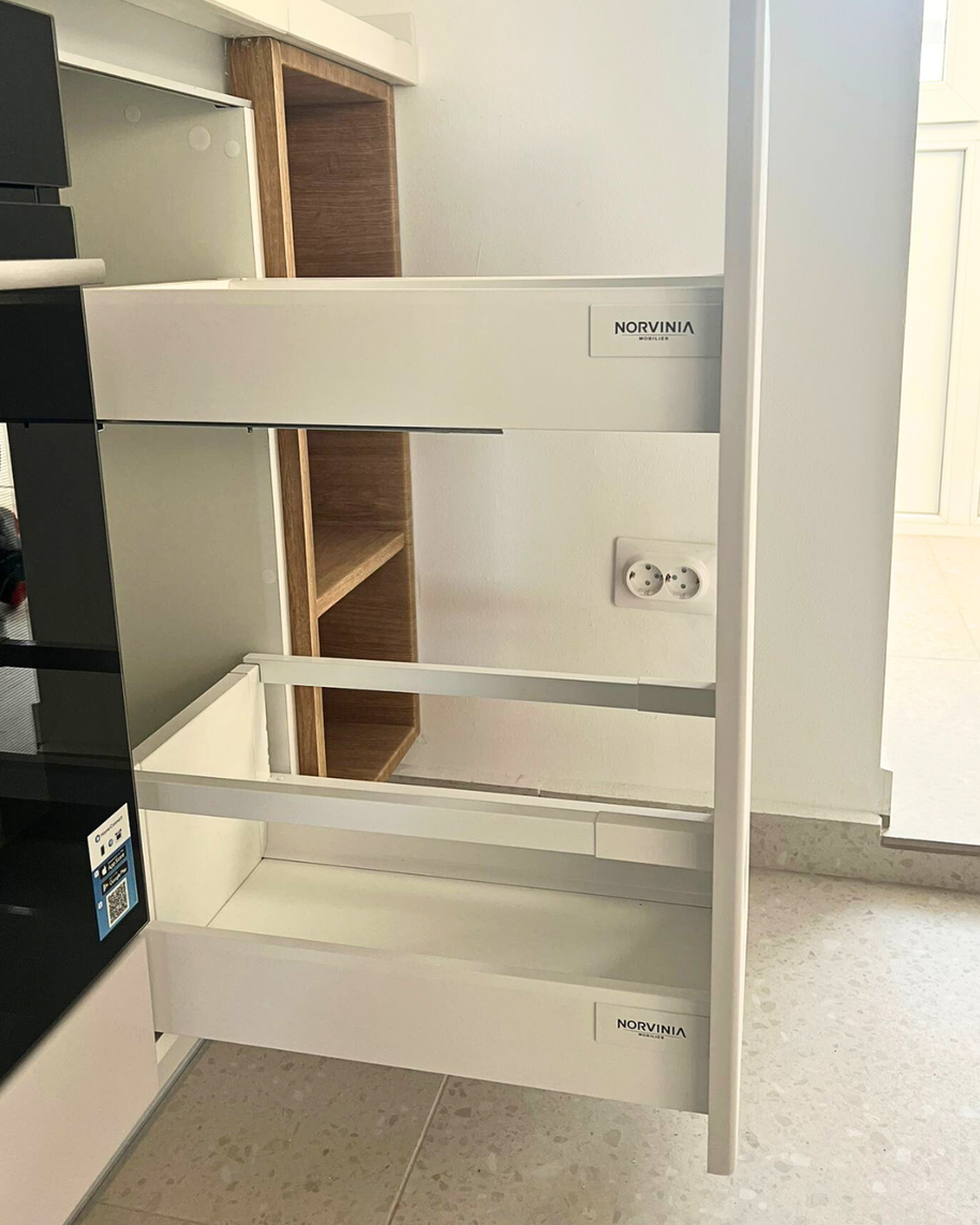 Mobilier bucătărie NORVINIA, cu blat din cuarț compozit