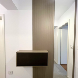 Mobilier pentru hol cu riflaj și oglindă realizat la comandă de NORVINIA