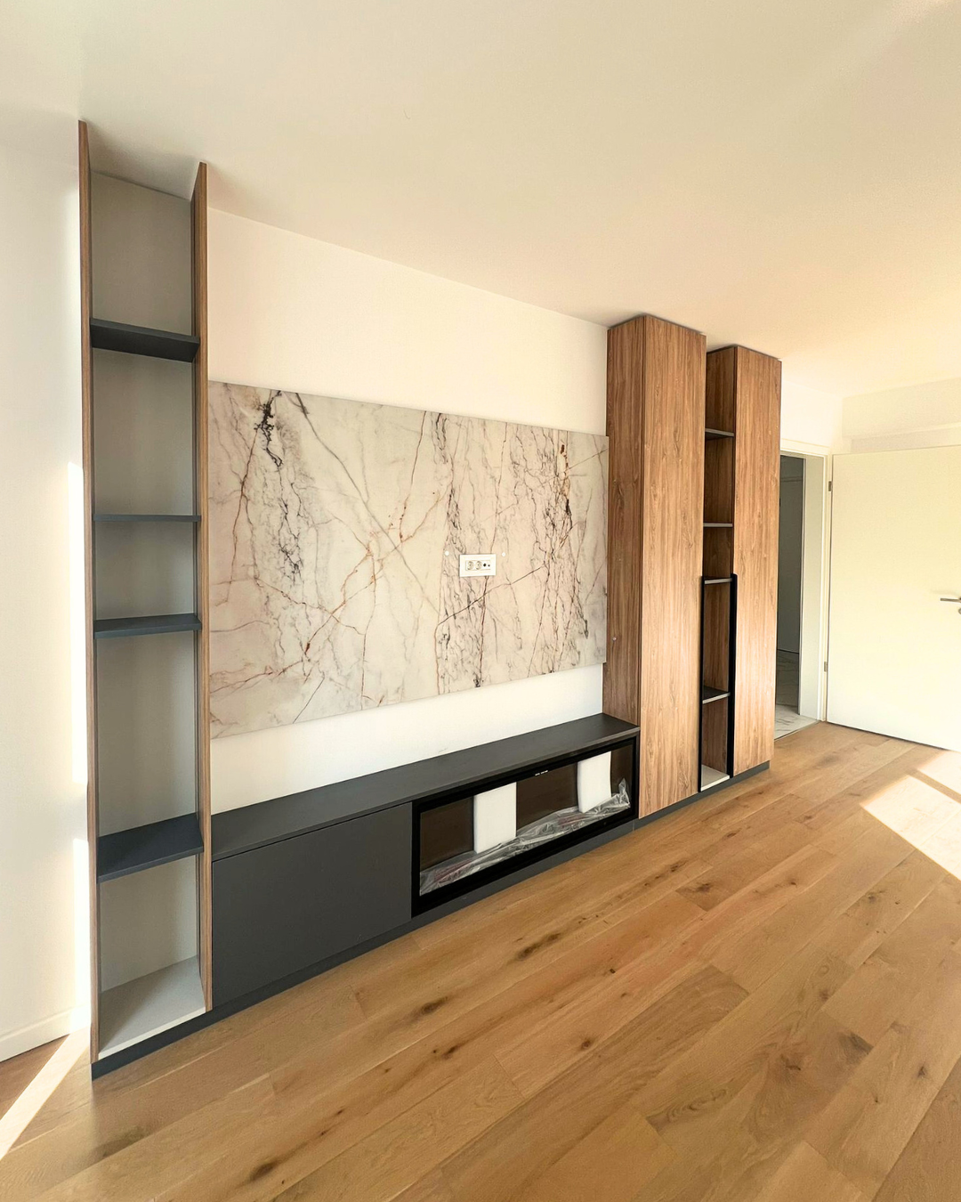 Mobilier pentru living realizat la comandă de NORVINIA