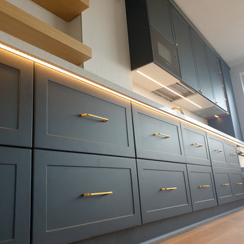 Mobilă de bucătărie NORVINIA cu blat din cuarț compozit și chiuvetă montată sub blat