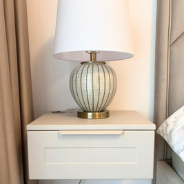 Mobilier la comandă din MDF termoformat pentru dormitor - noptieră, consolă și dressing