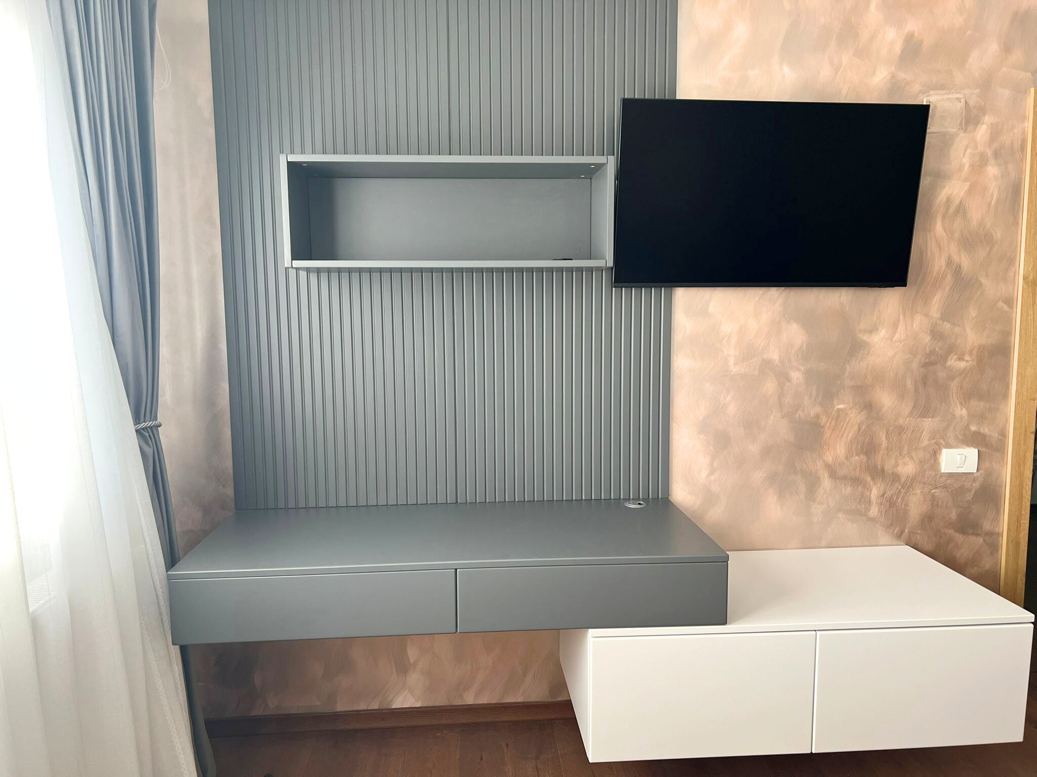 Mobilier la comandă pentru dormitor, din MDF termoformat - comodă, dressing, noptiere