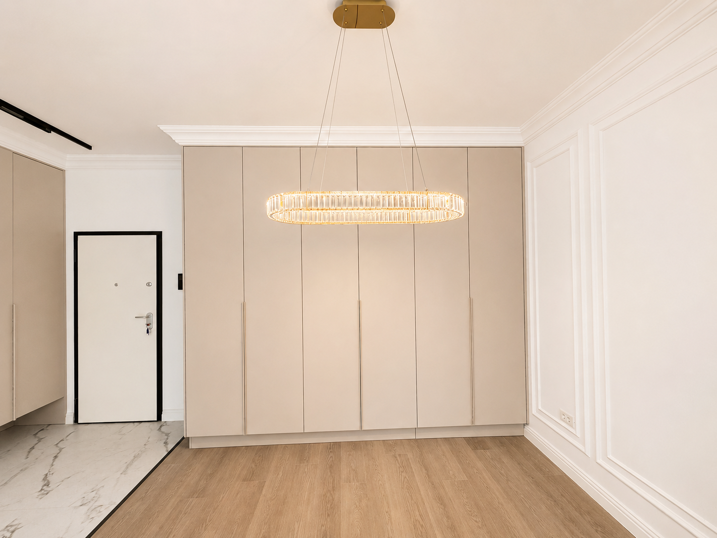 Mobilier pentru living din MDF termoformat cu vitrină și zonă de depozitare realizat la comandă de NORVINIA