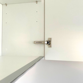 Mobilier la comandă pentru bucătărie NORVINIA, cu mânere tip profil GOLA și blat din cuarț compozit