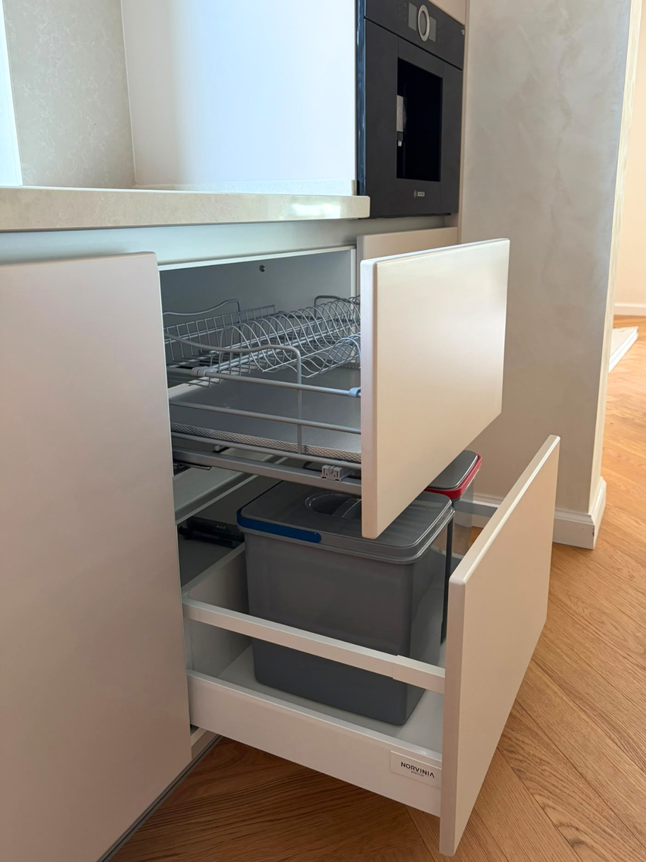 Mobilier din MDF termoformat cu blat din cuarț compozit, masă cu blat din cuarț și mânere GOLA