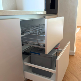 Mobilier din MDF termoformat cu blat din cuarț compozit, masă cu blat din cuarț și mânere GOLA