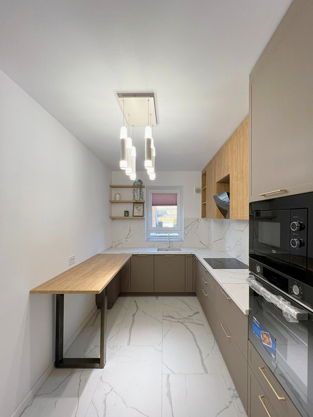 Mobilier bucătărie NORVINIA, cu blat din cuarț compozit și chiuvetă montată sub blat