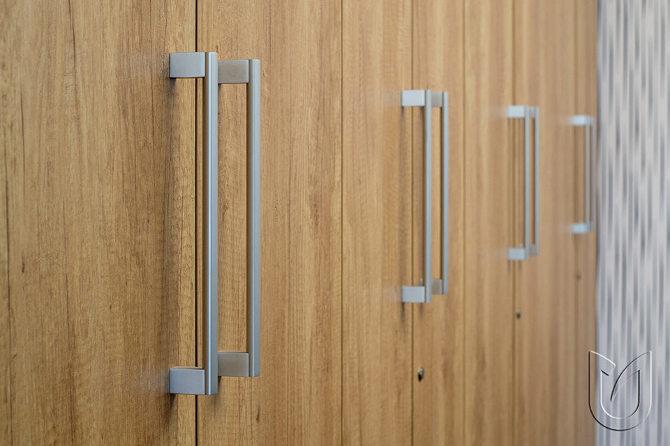 Mâner pentru mobilier Tulip Muta – imitație inox, finisaj periat, aluminiu, interax 224 mm