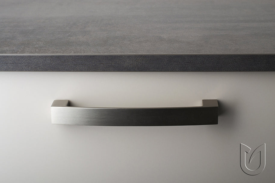 Mâner pentru mobilier Tulip Ulica – finisaj crom satinat mat, zamac, interax 320 mm