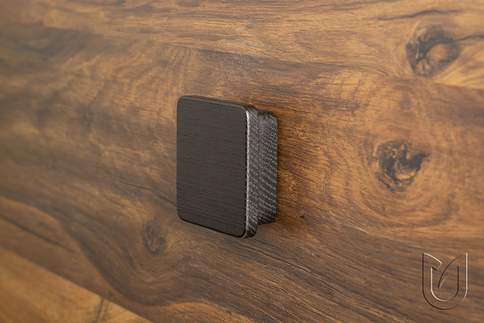 Buton mobilier Square – stejar natur (raw), pătrat, cu șuruburi