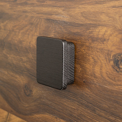 Buton mobilier Square – stejar natur (raw), pătrat, cu șuruburi