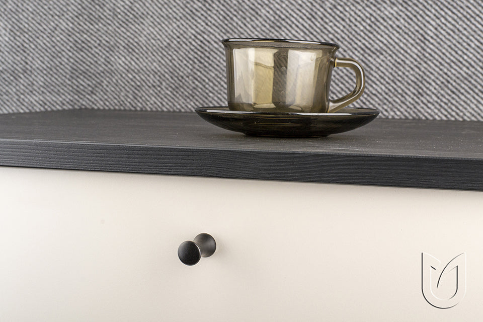 Buton mobilier Ruza – negru mat, rotund, Ø15,5×27 mm, cu șurub