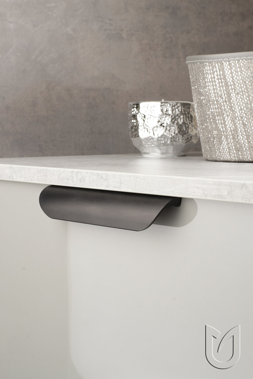 Mâner pentru mobilier Tulip Grenda – imitație inox, aluminiu, interax 64 mm