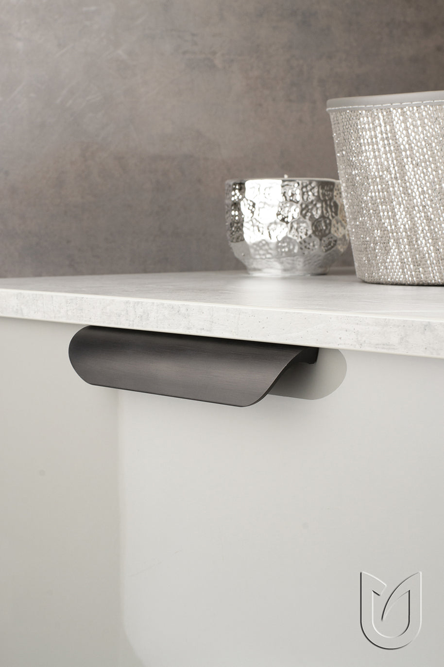 Mâner pentru mobilier Tulip Grenda – imitație inox, aluminiu, interax 64 mm