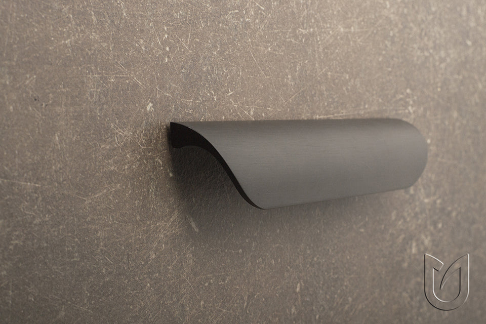 Mâner pentru mobilier Tulip Grenda – imitație inox, aluminiu, interax 64 mm