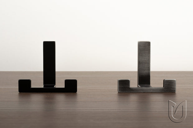 Agățătoare cu 2 cârlige Tulip Kara M – crom lucios, finisaj oglindă, 70 × 60 × 40 mm, zamac, montaj frontal, șuruburi incluse