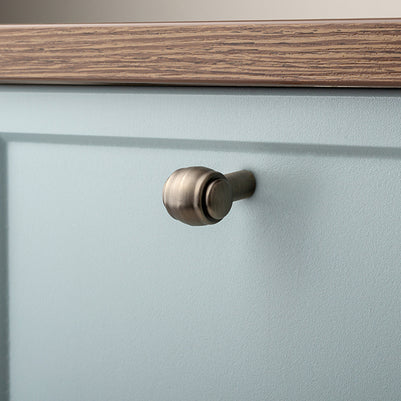 Buton mobilier Tulip Rustik – alamă antichizată (antique brass), rotund (zamac)