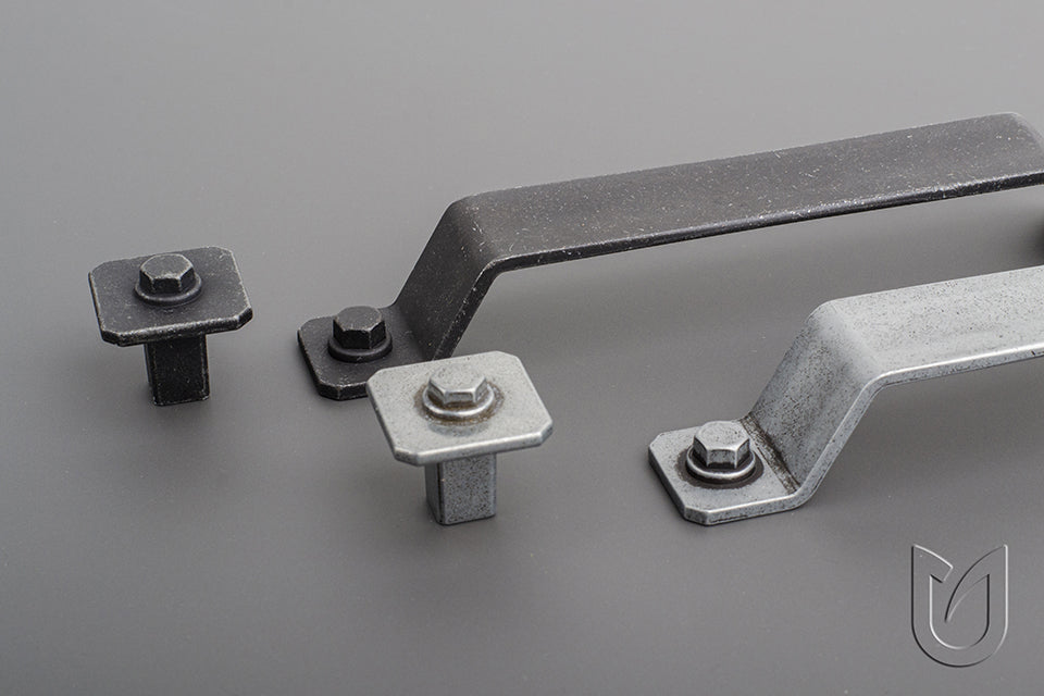 Buton mobilier Tulip Kentucky – cositor antichizat (old tin), pătrat, mat, 27 × 27 mm, H26 mm (zamac)