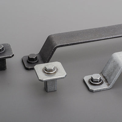 Buton mobilier Tulip Kentucky – cositor antichizat (old tin), pătrat, mat, 27 × 27 mm, H26 mm (zamac)