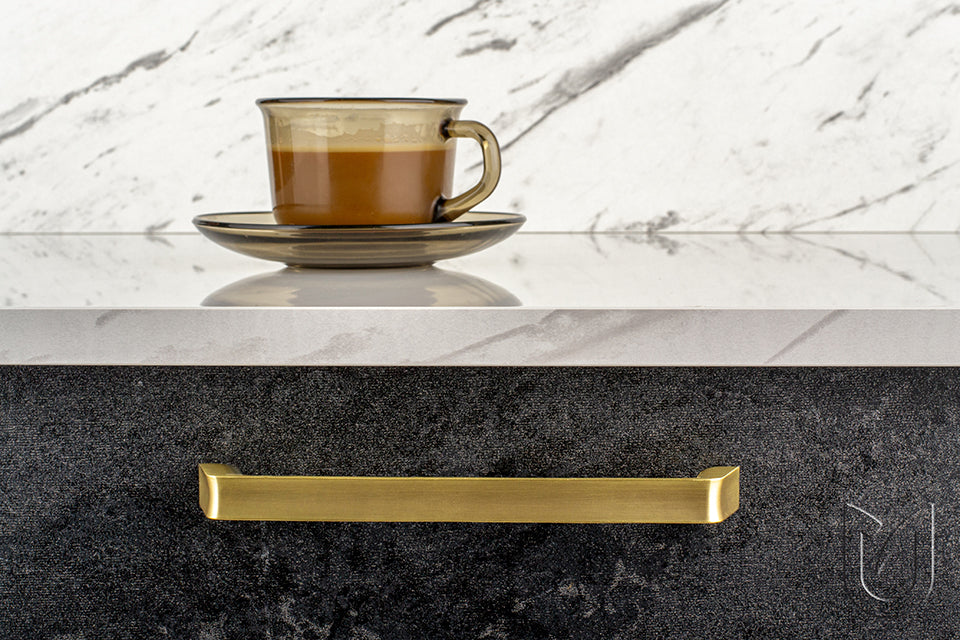 Mâner pentru mobilier Tulip Scoop – auriu mat, zamac, interax 160 mm