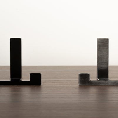 Agățătoare pentru cuier Tulip Kara S – negru mat, 1 cârlig, zamac, montaj frontal