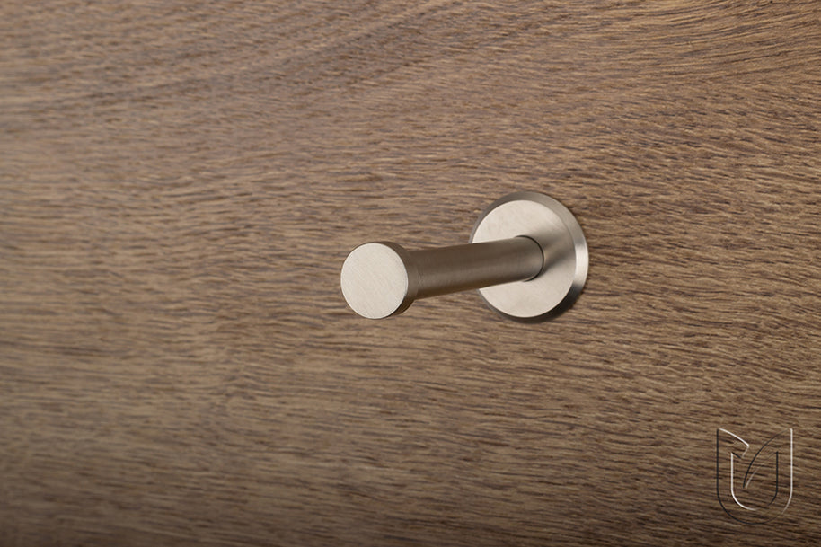 Agățătoare Tulip Filip 52 – oțel inoxidabil periat, 52 mm, 1 cârlig, montaj frontal, șuruburi incluse