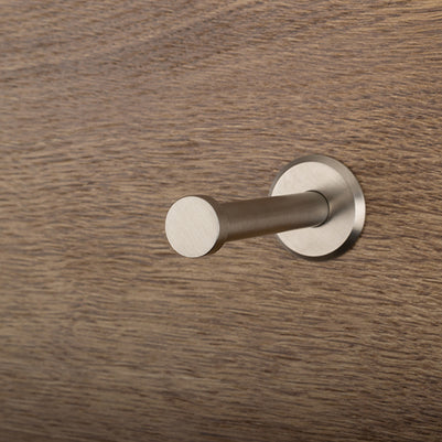 Agățătoare Tulip Filip 52 – oțel inoxidabil periat, 52 mm, 1 cârlig, montaj frontal, șuruburi incluse