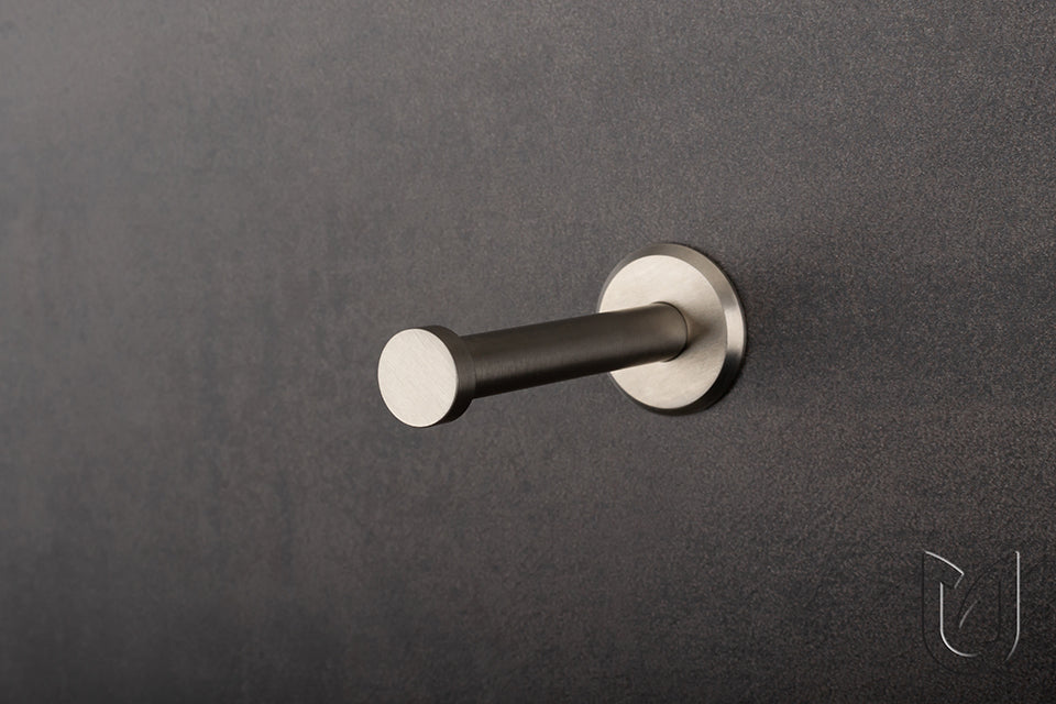 Agățătoare Tulip Filip 52 – oțel inoxidabil periat, 52 mm, 1 cârlig, montaj frontal, șuruburi incluse