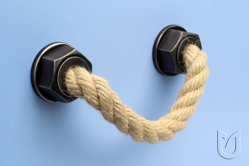 Buton mobilier Rope – antichizat negru, plastic, rotund, 35×27 mm, fără șurub