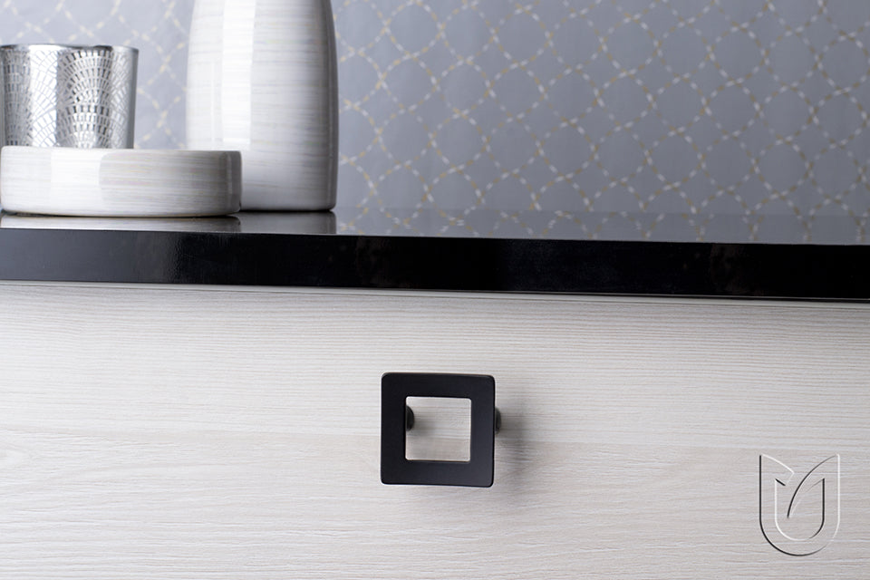 Buton mobilier Tulip Frame 32 – negru mat, pătrat, interax 32 mm (zamac)