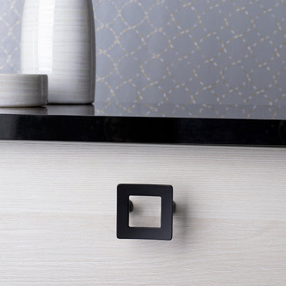 Buton mobilier Tulip Frame 32 – negru mat, pătrat, interax 32 mm (zamac)