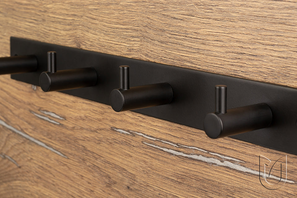 Cuier bară Tulip Balo XL – negru mat, 4 cârlige, zamac, montaj frontal, șuruburi și dibluri incluse