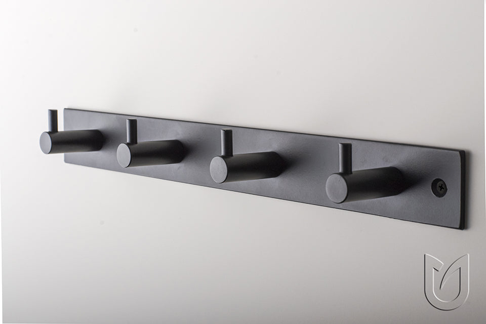 Cuier bară Tulip Balo XL – negru mat, 4 cârlige, zamac, montaj frontal, șuruburi și dibluri incluse