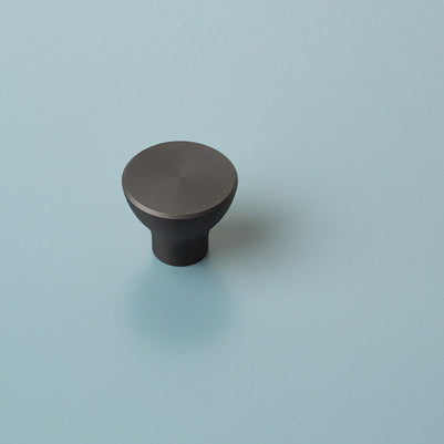Buton mobilier Tulip Koby – aluminiu anodizat, rotund, mat (aluminiu)
