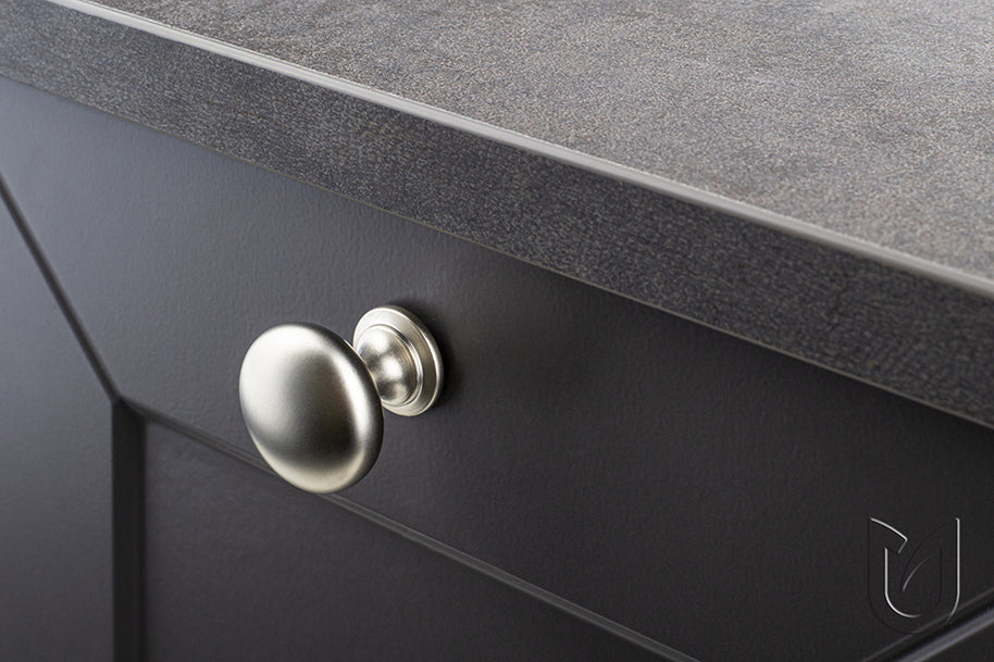 Buton mobilier Jota – alb lucios, rotund, 28×28 mm, cu șurub
