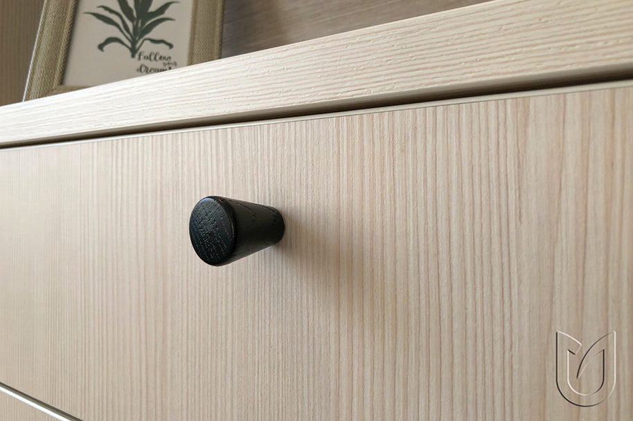 Buton mobilier Taper – fag natur lăcuit, cu șuruburi