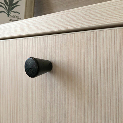 Buton mobilier Taper – alb, lemn lăcuit, cu șuruburi