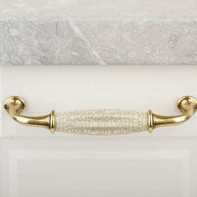 Mâner pentru mobilier Tulip Country – bronz vechi (antic) & porțelan bej, interax 128 mm