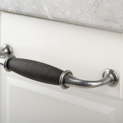 Mâner pentru mobilier Tulip Victoria – negru antichizat (mat), zamac, interax 128 mm
