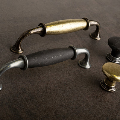 Buton mobilier Tulip Victoria – negru antichizat (old black), rotund, mat (zamac)