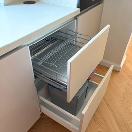 Mobilier din MDF termoformat cu blat din cuarț compozit, masă cu blat din cuarț și mânere GOLA